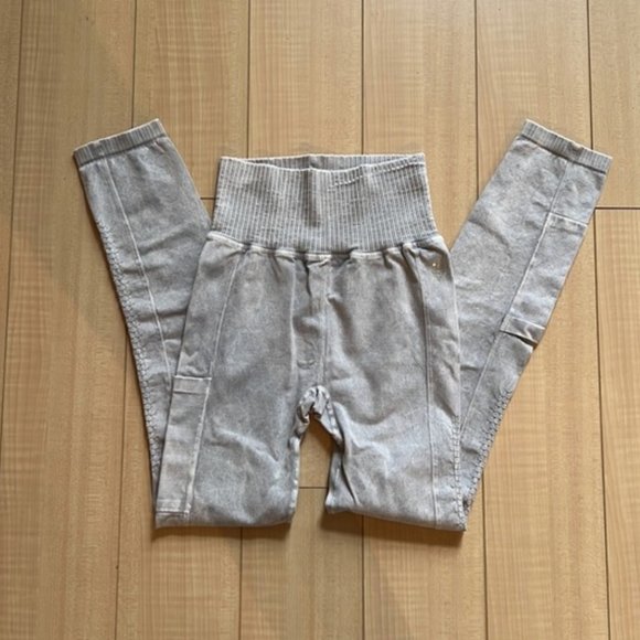 High-Rise 7/8 Good Karma 2-Pocket Leggings - Picture 6 of 6